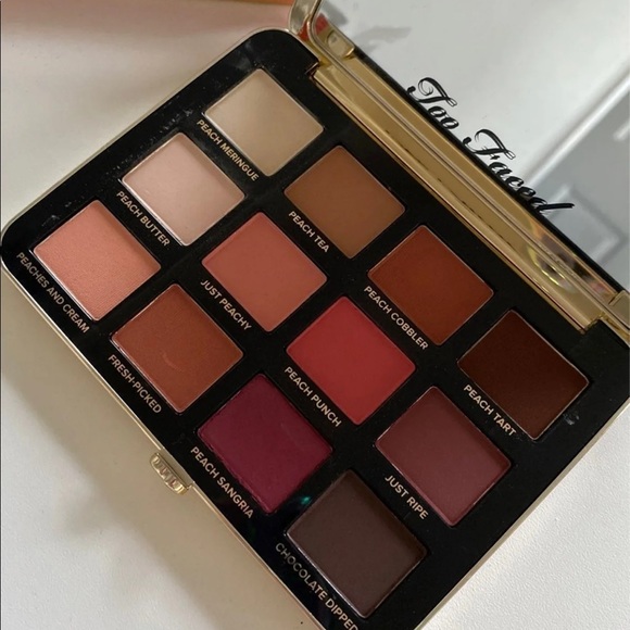 Too faced Just Peachy Mattes eyeshadow palette - Picture 2 of 4